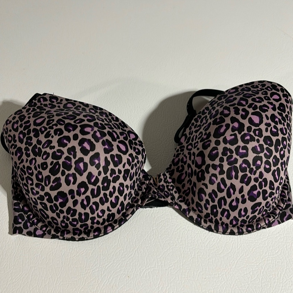 Victoria’s Secret lined perfect bra size 34DD
